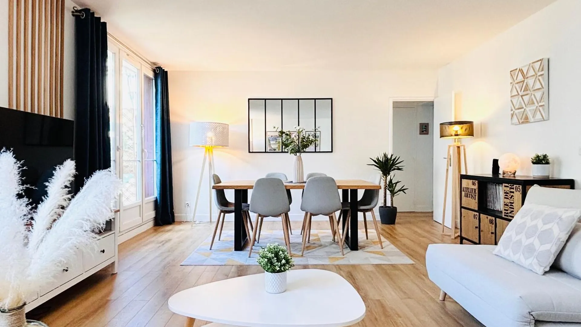 Myjolieparishome - King Size Bed, Ac Living Room, Balcony location